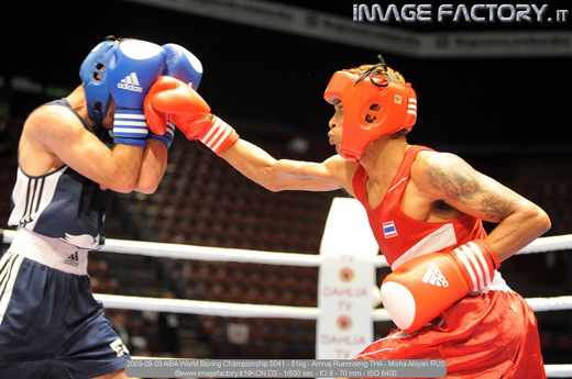 2009-09-09 AIBA World Boxing Championship 0041 - 51kg - Amnaj Ruenroeng THA - Misha Aloyan RUS